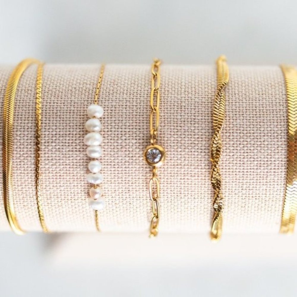 Dainty Minimalist Pearl Bracelet Genuine Pearl 18K gold Waterproof bracelet gift